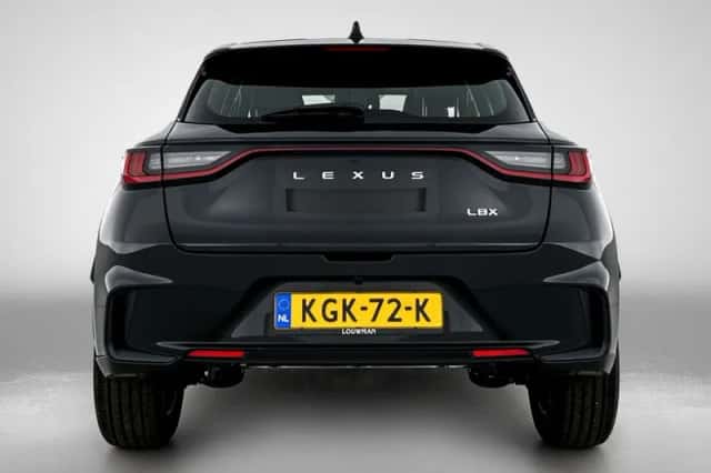Lexus LBX (2024) thumbnail 18