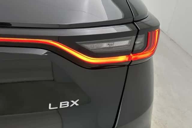 Lexus LBX (2024) thumbnail 27