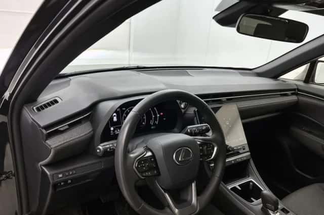 Lexus LBX (2024) thumbnail 28