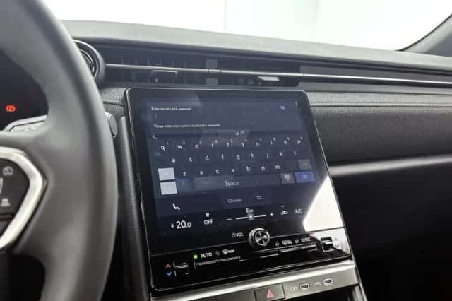 Lexus LBX (2024) thumbnail 6