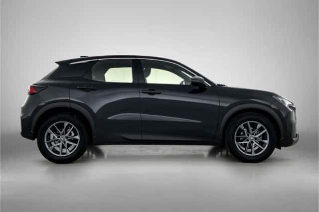 Lexus LBX (2024) thumbnail 9