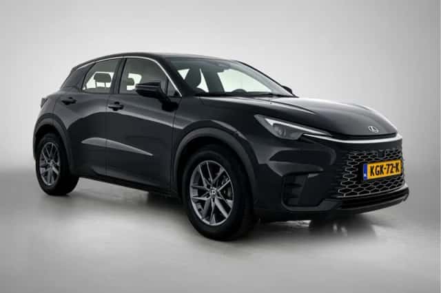 Lexus LBX (2024) thumbnail 10