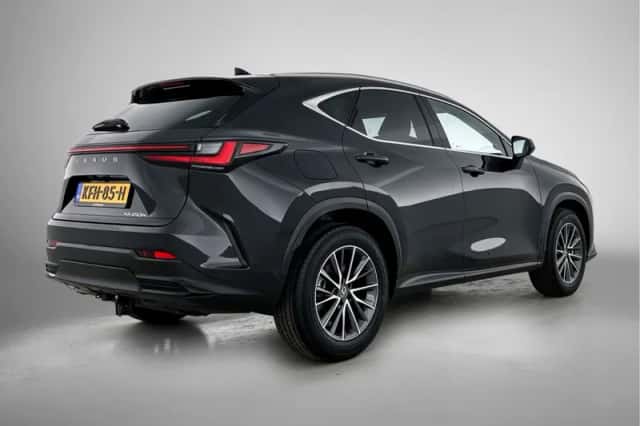 Lexus NX (2025) thumbnail 2
