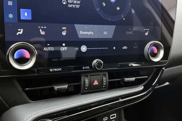 Lexus NX (2025) thumbnail 9