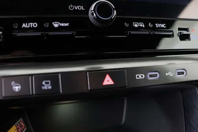 Lexus LBX (2026) thumbnail 23