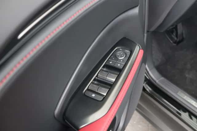 Lexus LBX (2026) thumbnail 9