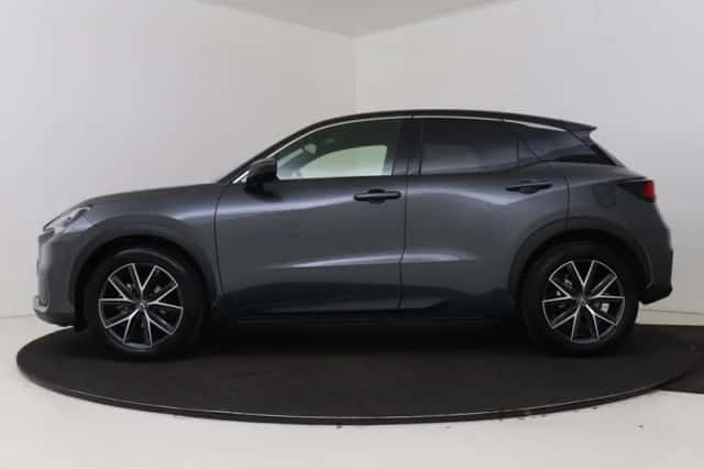 Lexus LBX (2025) thumbnail 3