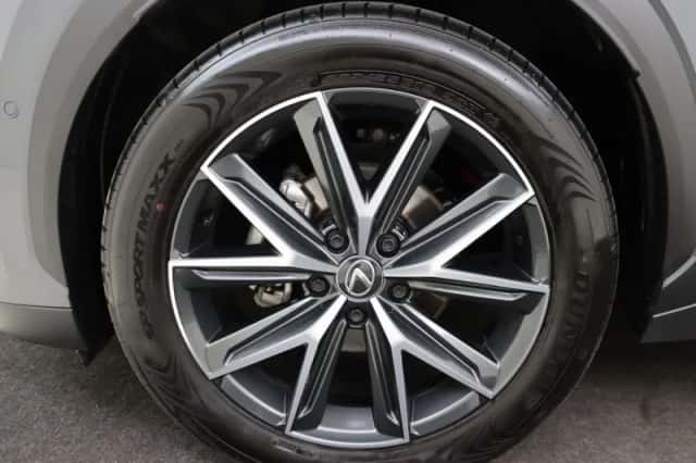 Lexus LBX (2025) thumbnail 5