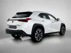 Lexus UX (2022) thumbnail 2