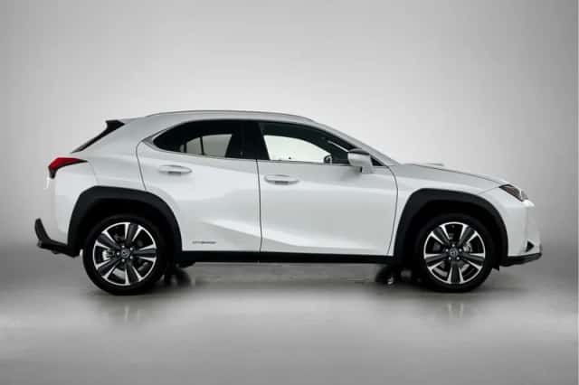 Lexus UX (2022) thumbnail 11