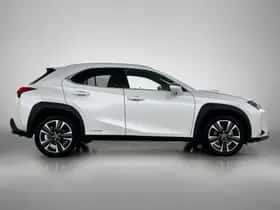 Lexus UX (2022) thumbnail 11