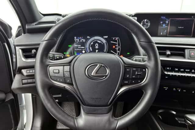 Lexus UX (2022) thumbnail 17