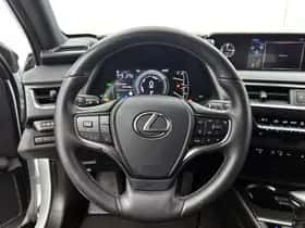 Lexus UX (2022) thumbnail 17