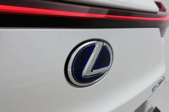Lexus UX (2022) thumbnail 19