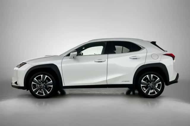Lexus UX (2022) thumbnail 3