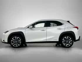 Lexus UX (2022) thumbnail 3