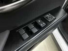 Lexus UX (2022) thumbnail 22
