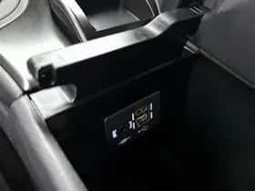 Lexus UX (2022) thumbnail 24