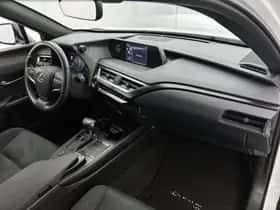 Lexus UX (2022) thumbnail 6