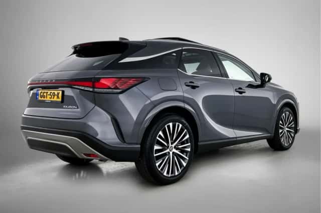 Lexus RX (2023) thumbnail 2