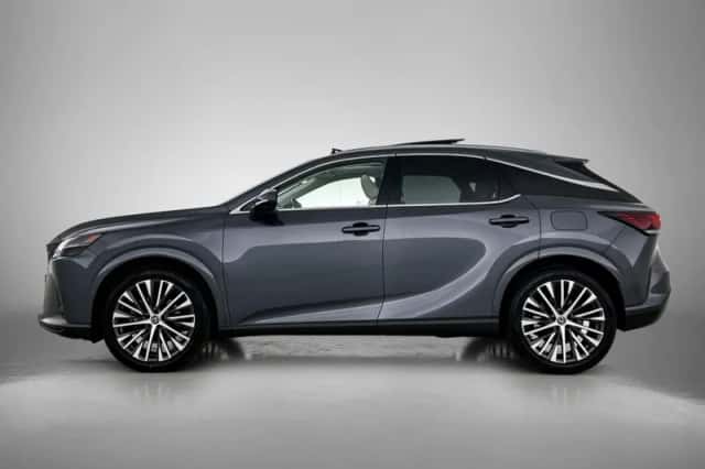 Lexus RX (2023) thumbnail 2