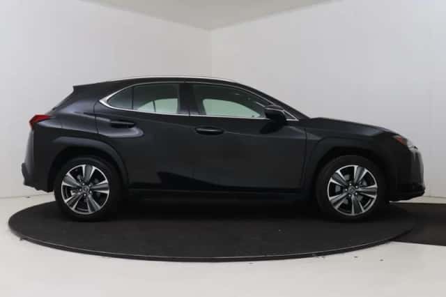Lexus UX (2022) thumbnail 14