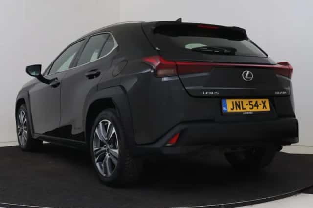 Lexus UX (2022) thumbnail 16