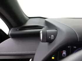 Lexus UX (2022) thumbnail 20