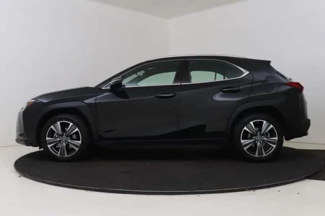 Lexus UX (2022) thumbnail 3