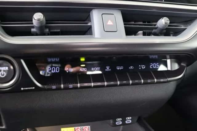 Lexus UX (2022) thumbnail 27