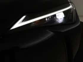 Lexus UX (2022) thumbnail 8
