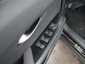 Lexus UX (2022) thumbnail 9