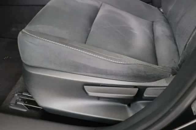 Lexus UX (2022) thumbnail 10