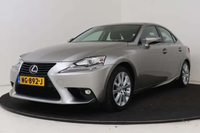 Lexus IS (2017)