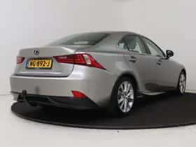 Lexus IS (2017) thumbnail 2