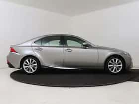 Lexus IS (2017) thumbnail 14
