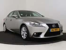 Lexus IS (2017) thumbnail 15