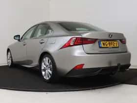 Lexus IS (2017) thumbnail 16