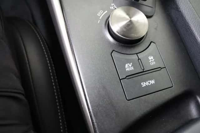 Lexus IS (2017) thumbnail 20