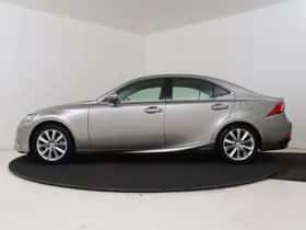 Lexus IS (2017) thumbnail 3