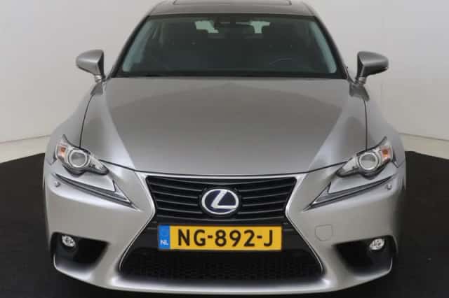 Lexus IS (2017) thumbnail 24