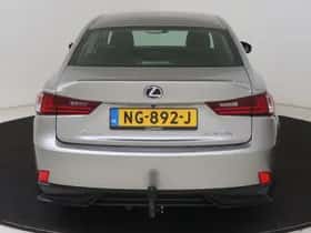 Lexus IS (2017) thumbnail 25