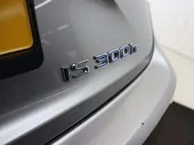 Lexus IS (2017) thumbnail 34