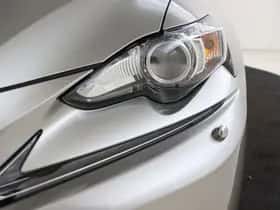 Lexus IS (2017) thumbnail 8