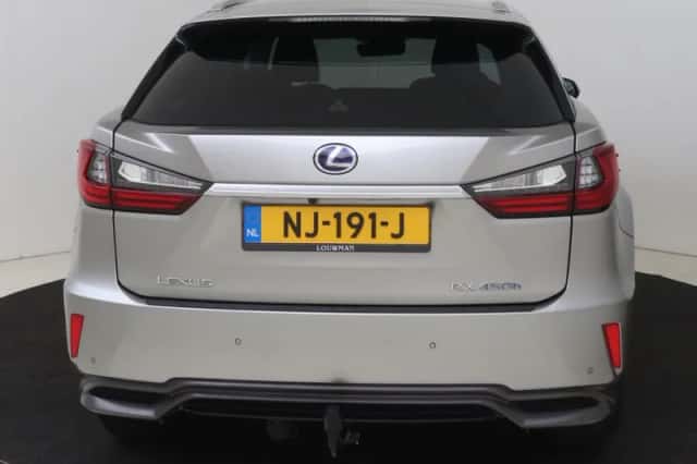 Lexus RX (2017) thumbnail 16