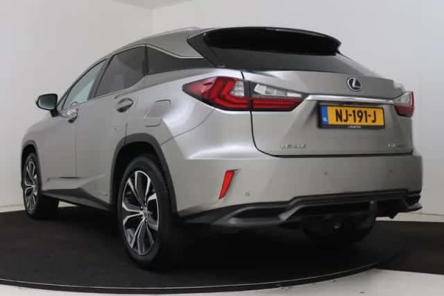 Lexus RX (2017) thumbnail 3
