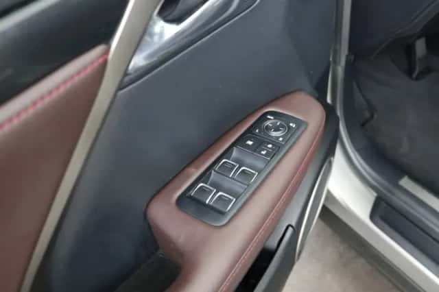 Lexus RX (2017) thumbnail 23