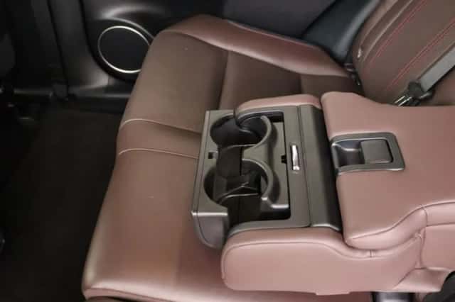 Lexus RX (2017) thumbnail 35