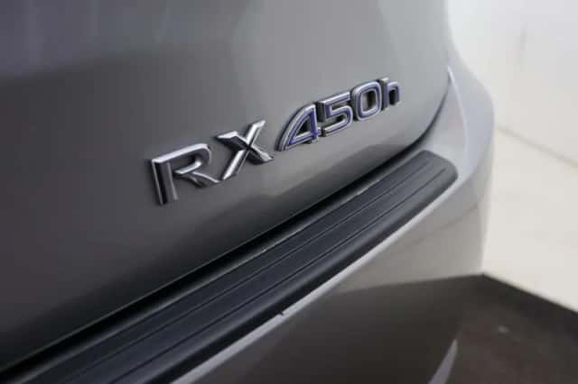 Lexus RX (2017) thumbnail 36