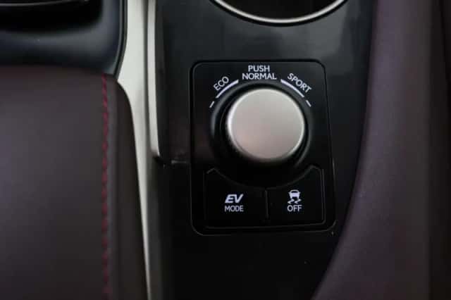 Lexus RX (2017) thumbnail 8